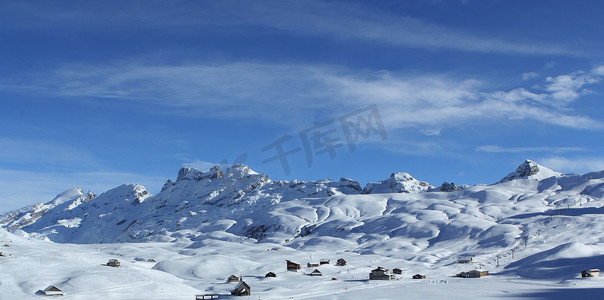 瑞士 Melchesee Frutt 的蓝天山脉