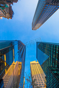 曼哈顿的天空色彩与巨型摩天大楼，纽约市