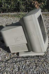 crt显示器摄影照片_九十年代的 VGA 显示器