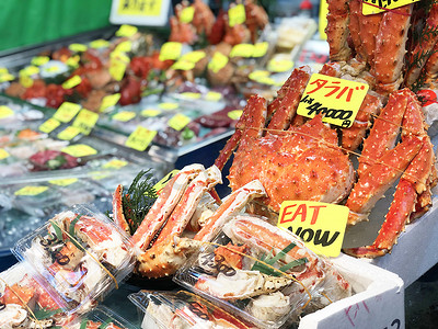 筑地鱼市场巨型新鲜帝王蟹海鲜街头食品