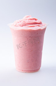慕司摄影照片_草莓酸奶上白色孤立