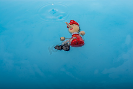 水中的木偶皮诺曹