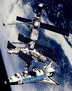 亚特兰蒂斯摄影照片_STS-71 与 Mir 对接的技术演示