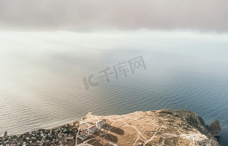 抽象的空中海夏季海洋日落自然背景。