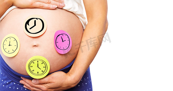 孕妇在凸起处贴有贴纸的合成图像
