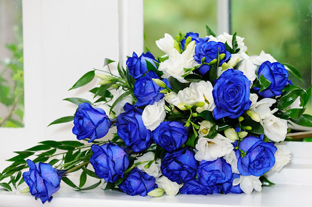 新娘一束蓝玫瑰