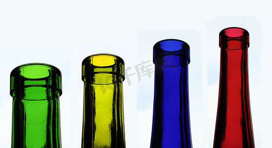 四个彩色瓶子