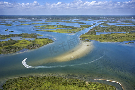 风景如画摄影照片_滨海湿地沼泽。