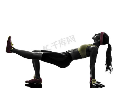 女人锻炼健身锻炼木板位置剪影