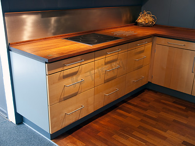现代风格设计的木制厨房