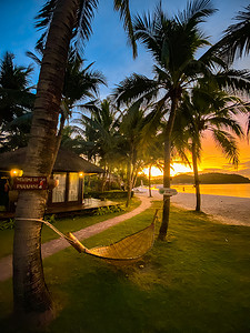 泰国沙敦岛丽贝岛芭堤雅海滩的日落美景