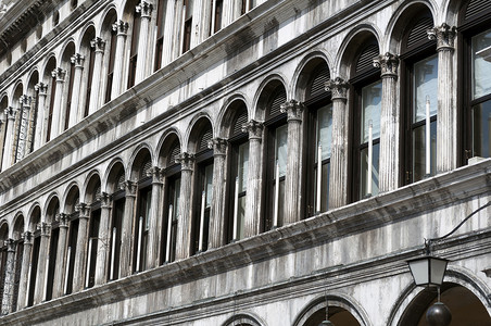 正方形立柱摄影照片_威尼斯，意大利。