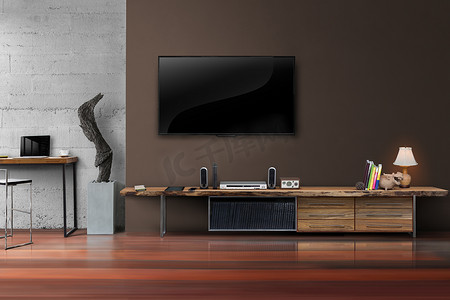 棕色墙壁上的 LED 电视与客厅的木桌