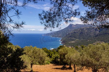 地中海北部摄影照片_马略卡岛北部海岸线的美景