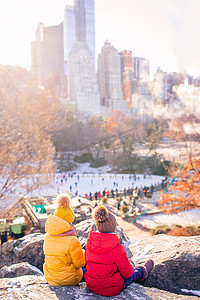 纽约市中央公园的可爱小女孩
