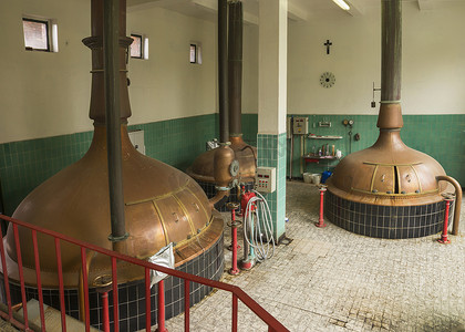比利时 Boezinge 啤酒厂“Het Sas”的低层啤酒厂