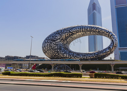 阿联酋迪拜 — 03.15.2021 未来博物馆和阿联酋大厦。