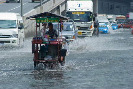 泰国曼谷的季风雨