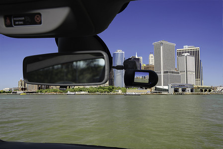 Dashcam 汽车摄像头，可欣赏美国纽约市曼哈顿的景色