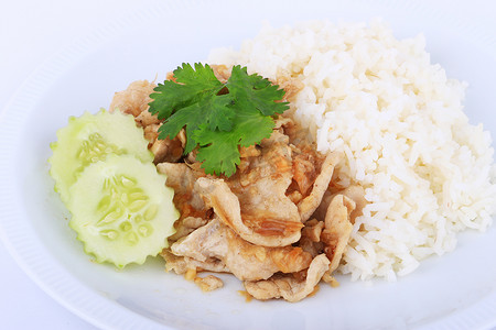 泰国最喜欢的菜，大蒜炒猪肉片，米饭和黄瓜