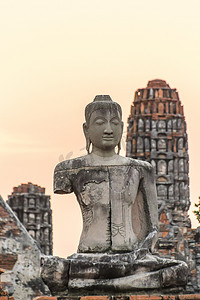 A 的一座古庙 Wat Chaiwatthanaram 的古佛像