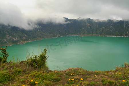 充满湖泊的基洛托火山口，厄瓜多尔安第斯山脉，厄瓜多尔