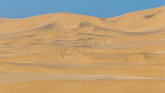 科普摄影照片_纳米比亚斯瓦科普蒙德附近的纳米布沙漠