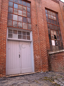 旧工厂的门窗