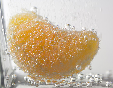 气泡2气泡摄影照片_水里的橘子 2