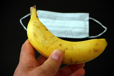 吃香蕉以适当喂养，以抵御 Covidien-19，