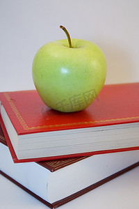 书本上的苹果