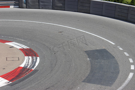 摩纳哥 GP 赛车沥青和路缘的质地