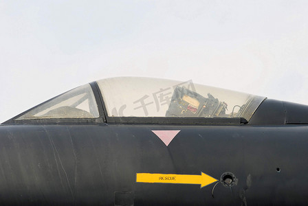 煤油摄影照片_战斗机飞机座舱盖