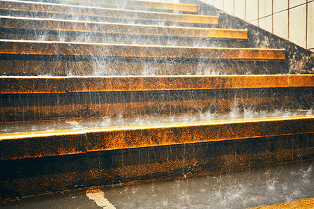 大雨在城市