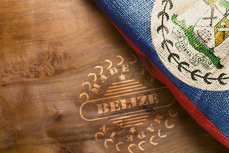 伯利兹制造的木质表面上的印记