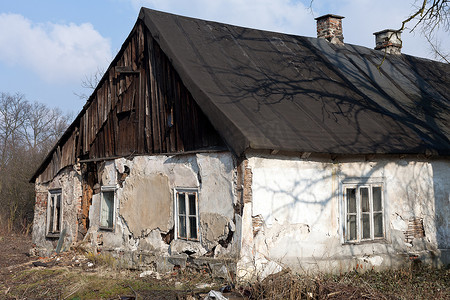 无人居住的老农村房子废墟
