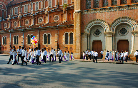 越南学生，奥黛，西贡圣母大教堂