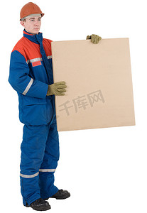 安全生产背景海报摄影照片_拿着箱子的工人