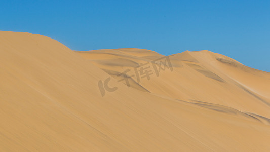 科普摄影照片_纳米比亚斯瓦科普蒙德附近的纳米布沙漠