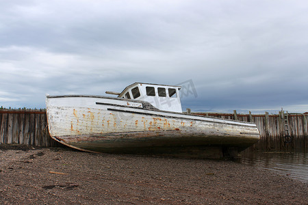 瑞克摄影照片_加拿大新不伦瑞克省的搁浅船