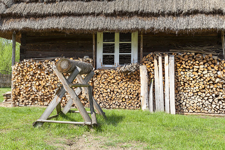 波兰科尔布佐瓦露天博物馆中古老的传统木制波兰小屋