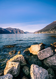 马尔切西内镇附近的加尔达湖（意大利）全景。