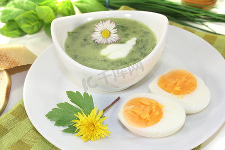 绿色香草鸡蛋汤