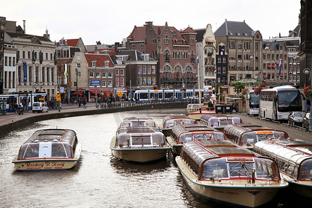 荷兰阿姆斯特丹-2015 年 8 月 18 日：从 Rokin 查看