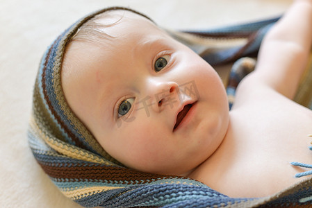 一个七个月大的男婴的肖像