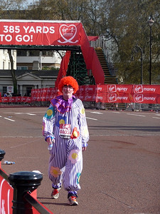 趣味画报摄影照片_2010 年 4 月 25 日伦敦马拉松的趣味跑者