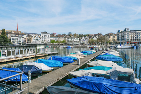 豪华游艇摄影照片_瑞士苏黎世的豪华游艇码头