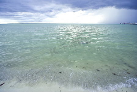 下雨前有云的苏梅岛海