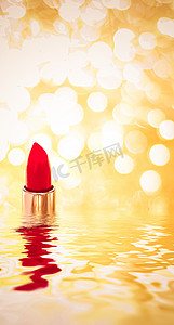 生物化妆品摄影照片_金色背景上的红色唇膏、化妆品和化妆品