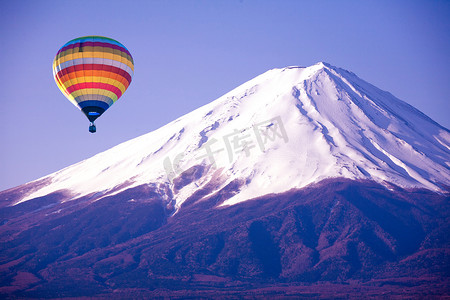 富士摄影照片_来自日本的富士山上的气球